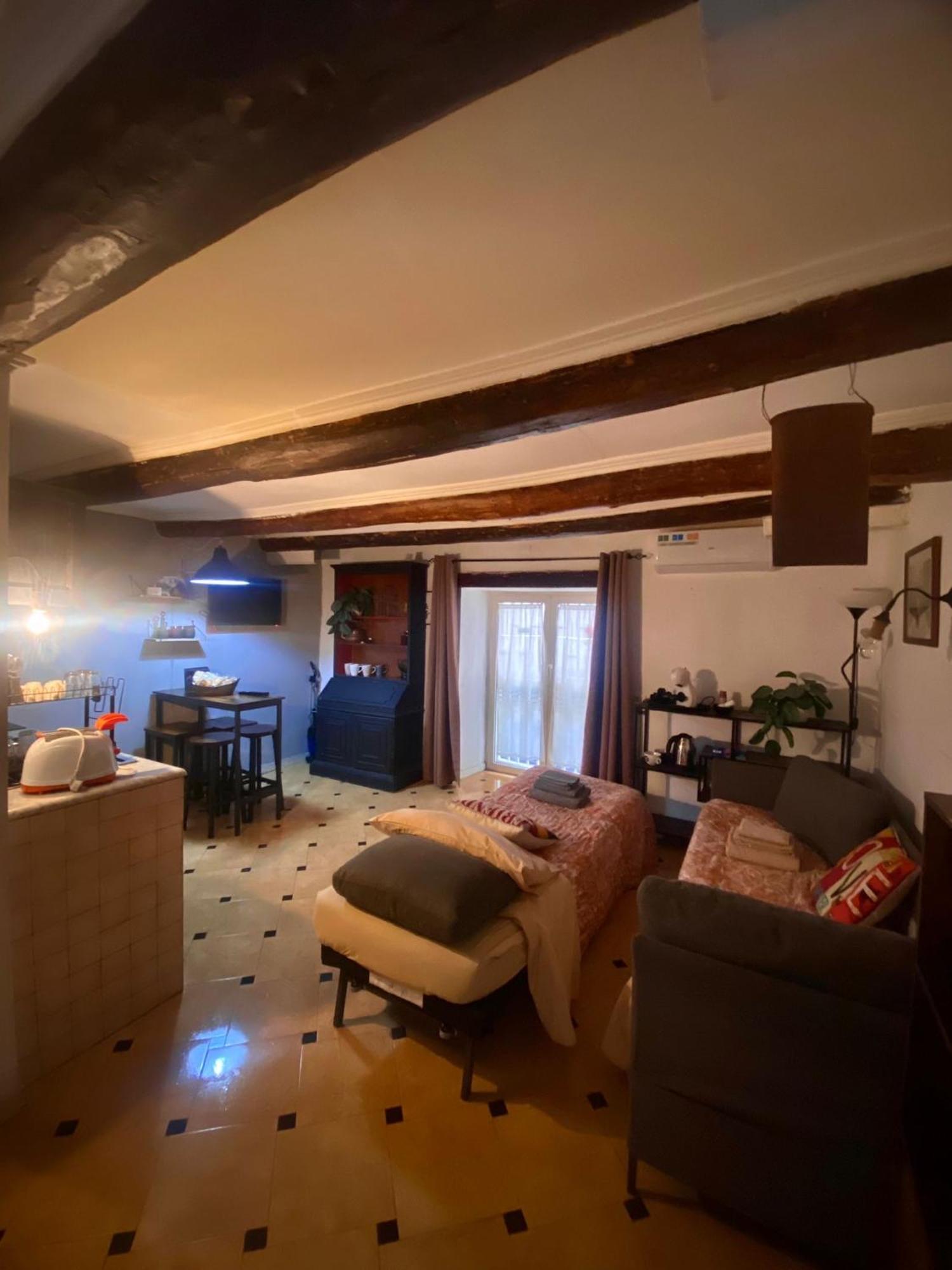 Bella Mbriana Rooms เนเปิลส์ ภายนอก รูปภาพ